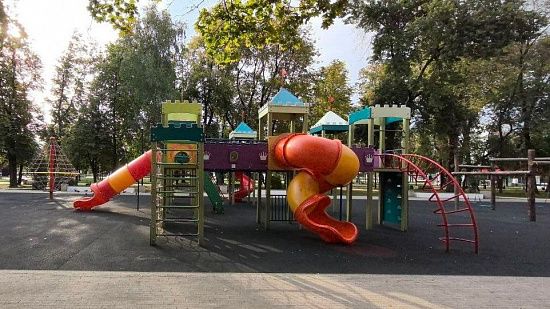 Новая детская площадка в Верхнем городском парке Рязани